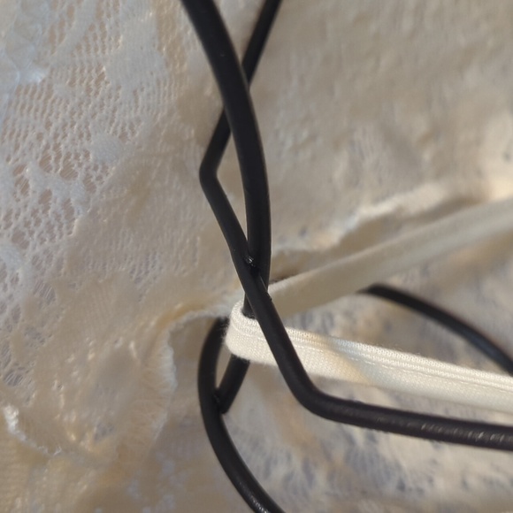 Cream lace dress - Picture 7 of 9